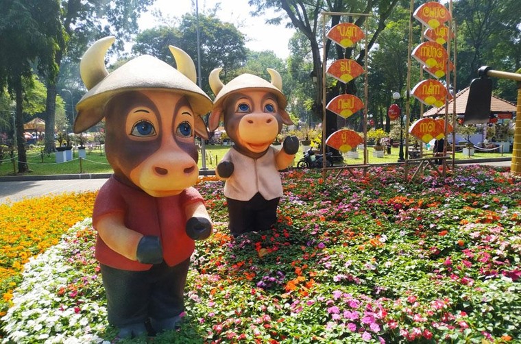 Độc đáo hình tượng trâu Tết Tân Sửu tại thành phố Hồ Chí Minh ảnh 1