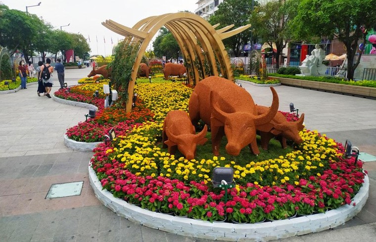 Độc đáo hình tượng trâu Tết Tân Sửu tại thành phố Hồ Chí Minh ảnh 3