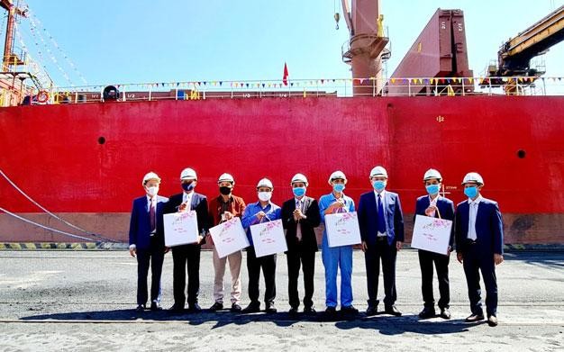 Quảng Ninh xuất tấn than đầu tiên trong ngày đầu năm Tân Sửu ảnh 1