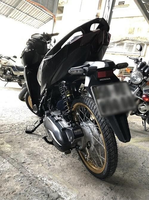 CSGT TP.HCM hóa trang bắt nhóm 'dợt xe' trên đường Võ Văn Kiệt ảnh 1