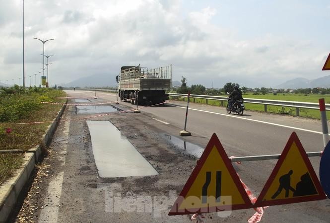 Bình Định: Ổ gà bắt đầu xuất hiện trên quốc lộ 'nghìn tỷ' ảnh 1