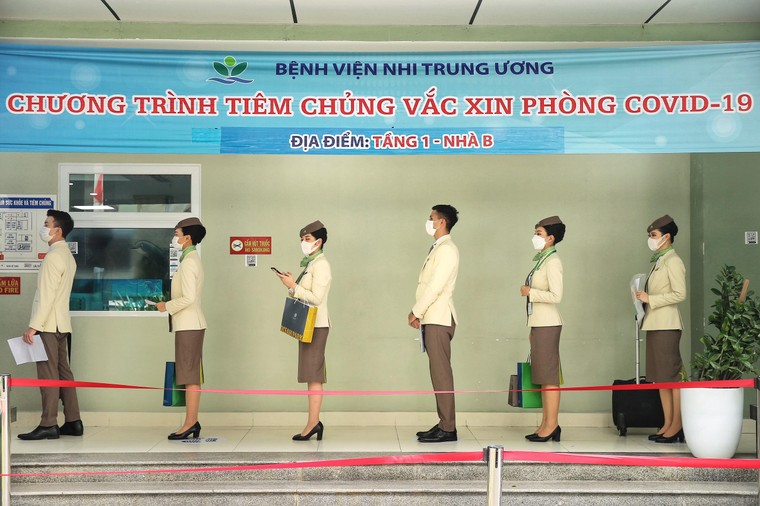 Hàng nghìn cán bộ nhân viên Bamboo Airways tiêm vaccine phòng Covid-19 ảnh 1
