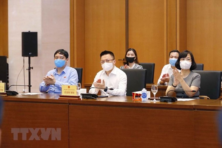 Chủ tịch Quốc hội Vương Đình Huệ gặp mặt đại diện các cơ quan báo chí ảnh 5