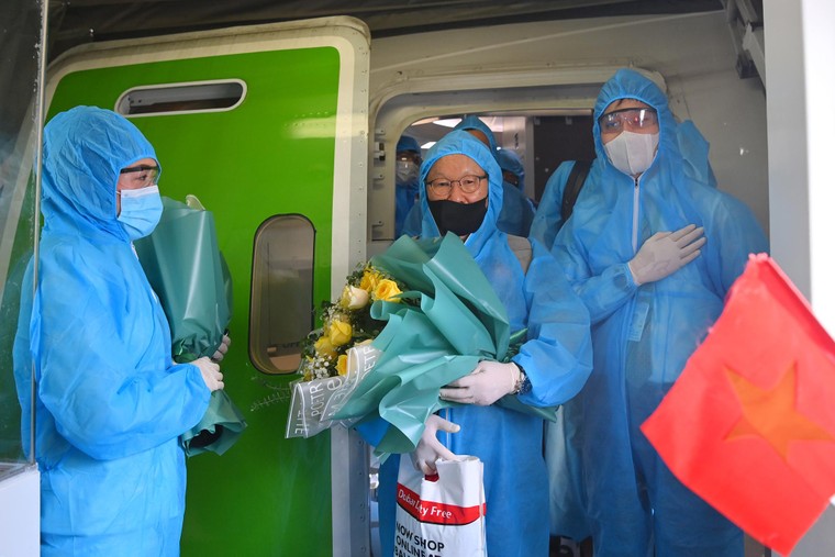 Chuyến bay đặc biệt của Bamboo Airways đón những “chiến binh sao vàng” về nước ảnh 2