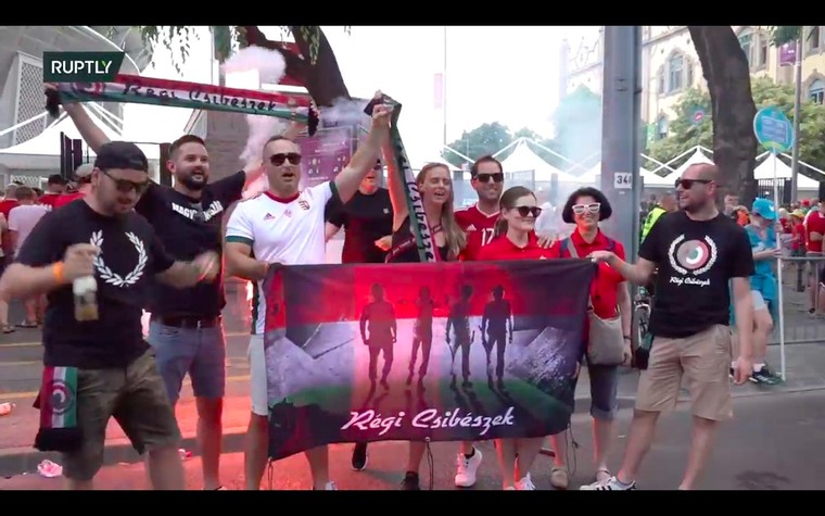 Sự cuồng nhiệt của CĐV Hungary tại EURO 2020: con dao hai lưỡi ảnh 8