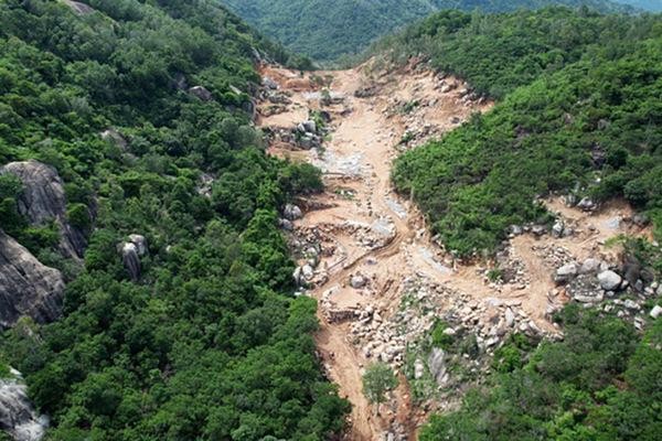 Công an vào cuộc điều tra vụ núi Thị Vải bị xẻ tan nát ảnh 1