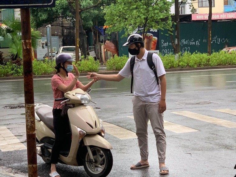 Thời tiết mát mẻ, thí sinh bước vào thi môn tổ hợp ảnh 10