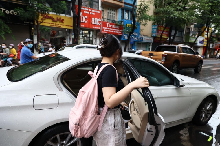 Thời tiết mát mẻ, thí sinh bước vào thi môn tổ hợp ảnh 1