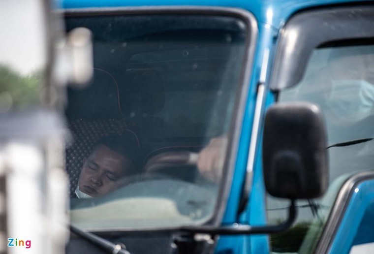 Tài xế cãi nhau với CSGT khi Hà Nội cấm xe vào nội thành ảnh 6