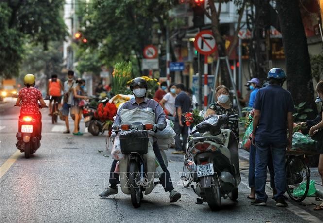 Hà Nội ngày đầu triển khai thực hiện giãn cách xã hội ảnh 9