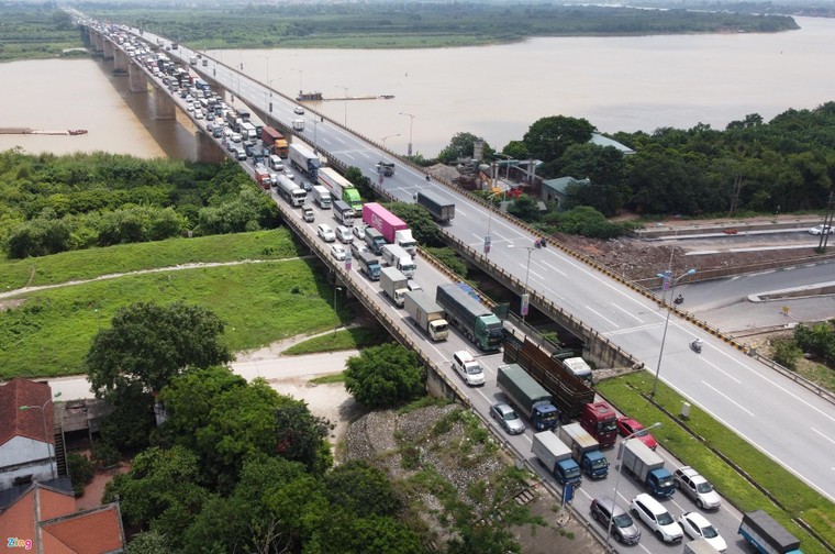 Tài xế cãi nhau với CSGT khi Hà Nội cấm xe vào nội thành ảnh 1