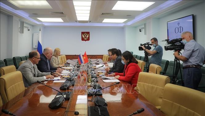 Việt Nam đề nghị Nga chuyển giao công nghệ sản xuất vaccine COVID-19 ảnh 1