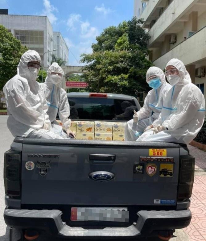 Ông chủ, giám đốc thành tài xế, bốc dỡ đồ cứu trợ Hà Nội ngày dịch ảnh 6