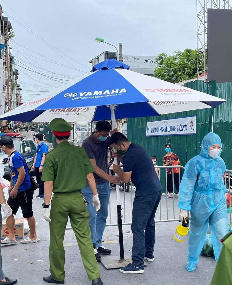 Ông chủ, giám đốc thành tài xế, bốc dỡ đồ cứu trợ Hà Nội ngày dịch ảnh 3