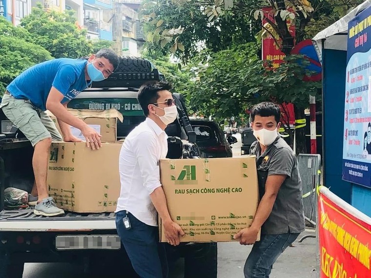 Ông chủ, giám đốc thành tài xế, bốc dỡ đồ cứu trợ Hà Nội ngày dịch ảnh 4