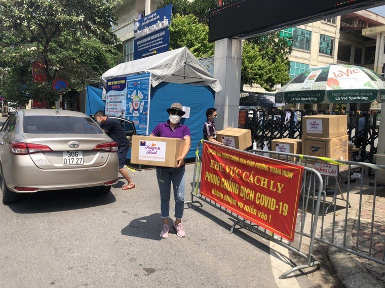 Heligrass ủng hộ nước uống đông trùng hạ thảo trị giá hơn 2 tỉ đồng cho các tuyến đầu chống dịch ảnh 2