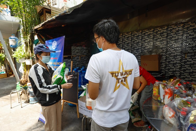 T&T Group tặng 100.000 suất quà trị giá 30 tỷ đồng cho người dân TP HCM gặp khó khăn vì COVID-19 ảnh 4