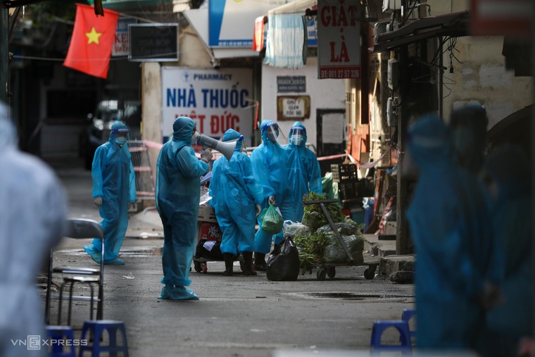 Khẩn cấp bóc tách F0 tại ổ dịch phức tạp nhất Hà Nội ảnh 1