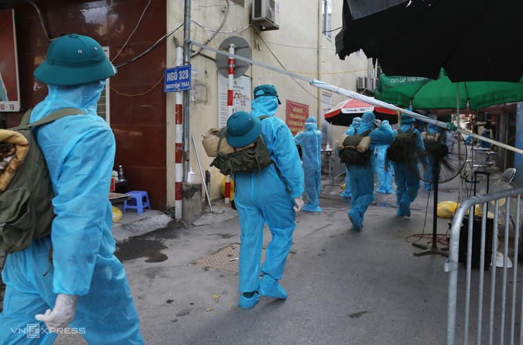 Khẩn cấp bóc tách F0 tại ổ dịch phức tạp nhất Hà Nội ảnh 8