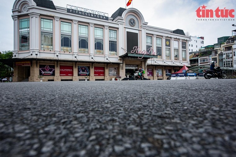 Phố phường Hà Nội thanh bình ngày đầu kỳ nghỉ lễ Quốc khánh ảnh 9