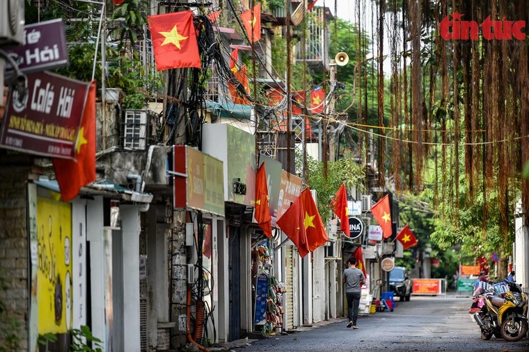 Phố phường Hà Nội thanh bình ngày đầu kỳ nghỉ lễ Quốc khánh ảnh 13