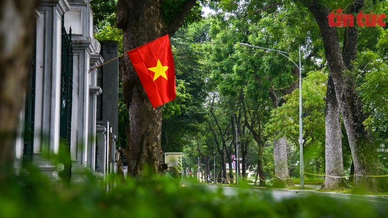 Phố phường Hà Nội thanh bình ngày đầu kỳ nghỉ lễ Quốc khánh ảnh 14