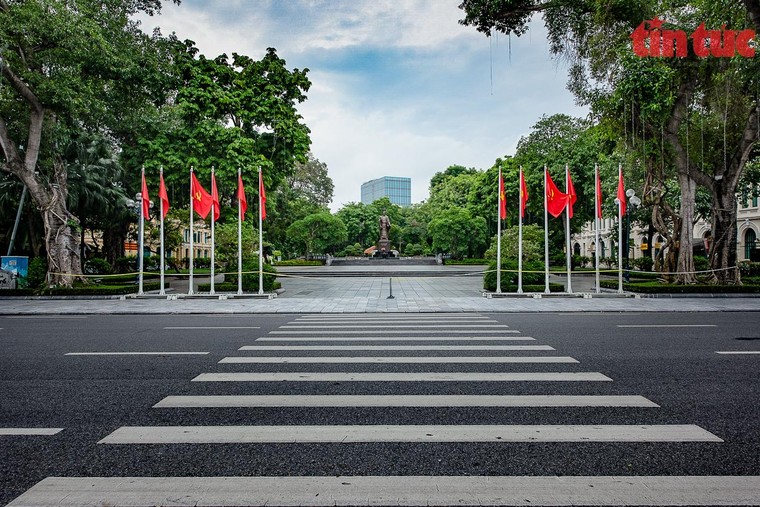 Phố phường Hà Nội thanh bình ngày đầu kỳ nghỉ lễ Quốc khánh ảnh 3