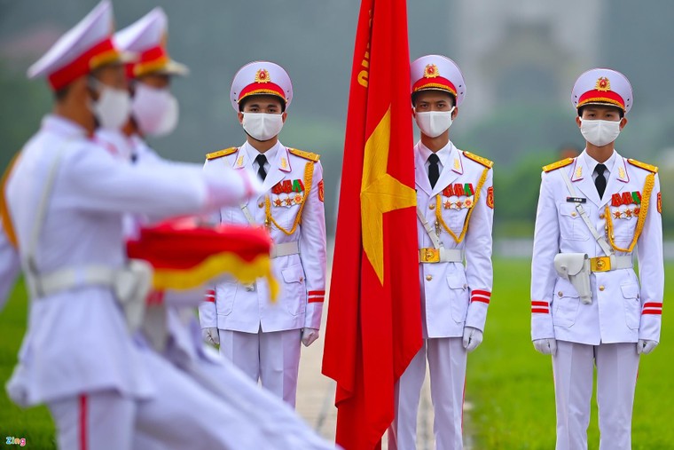 Lễ thượng cờ mừng Quốc khánh ở Lăng Chủ tịch Hồ Chí Minh ảnh 4