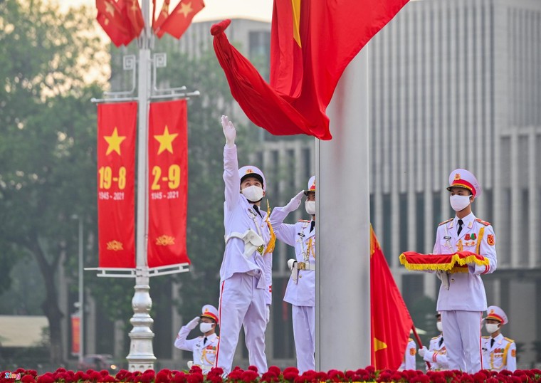 Lễ thượng cờ mừng Quốc khánh ở Lăng Chủ tịch Hồ Chí Minh ảnh 6