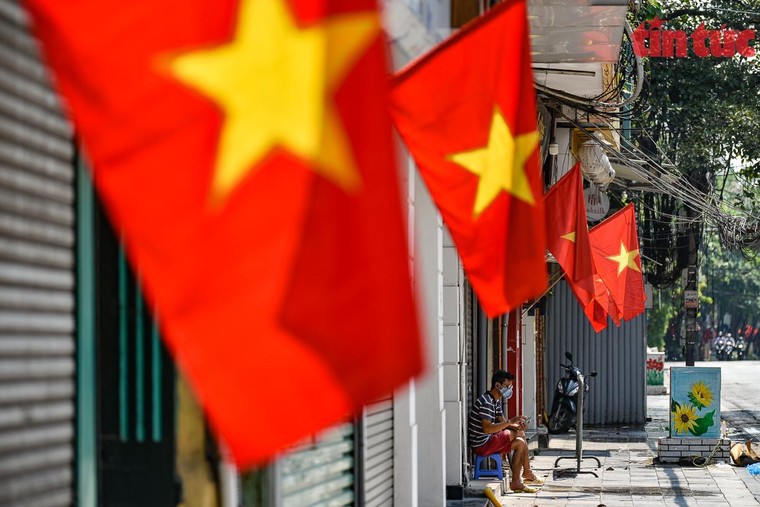 Phố phường Hà Nội thanh bình ngày đầu kỳ nghỉ lễ Quốc khánh ảnh 8