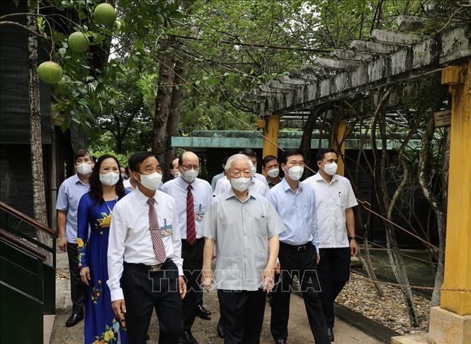 Tổng Bí thư dâng hương tưởng niệm Chủ tịch Hồ Chí Minh ảnh 1