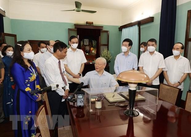 Tổng Bí thư dâng hương tưởng niệm Chủ tịch Hồ Chí Minh ảnh 2