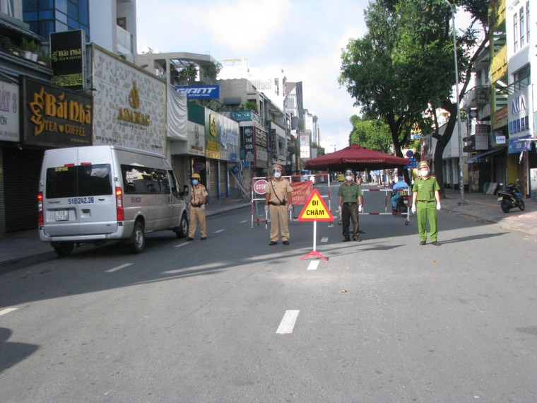 Những thay đổi tích cực sau 15 ngày tăng cường giãn cách tại TP HCM ảnh 1