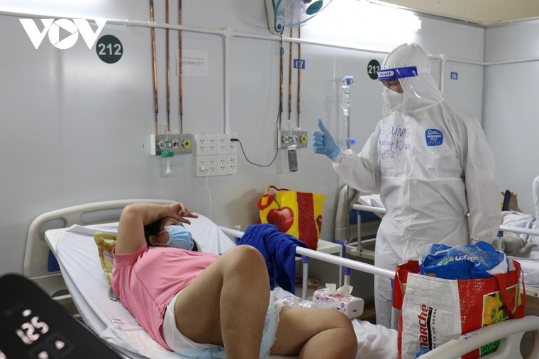 COVID-19: Ngón tay cái, biểu tượng của sự sống ảnh 1