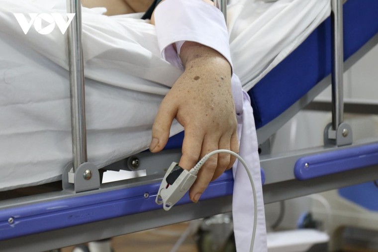 COVID-19: Ngón tay cái, biểu tượng của sự sống ảnh 8