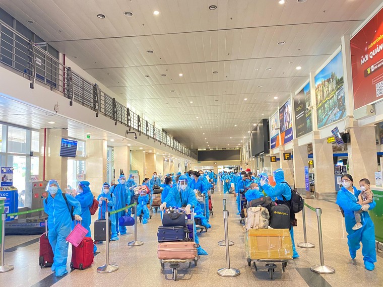 Bamboo Airways đưa đoàn y bác sĩ tiếp viện miền Nam chống dịch và công dân Bắc Giang hồi hương ảnh 1