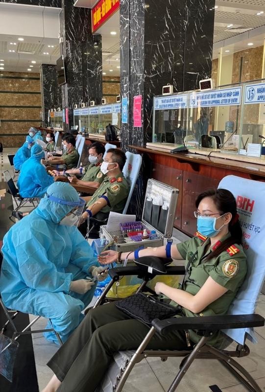 Hơn 200 cán bộ, chiến sỹ công an hiến máu tình nguyện ảnh 1