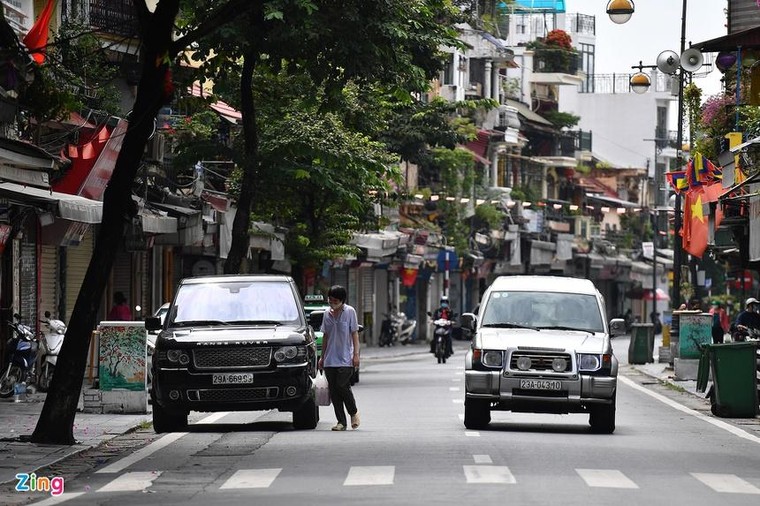 Xe cộ thưa thớt ngày đầu Hà Nội nới lỏng giãn cách ảnh 10
