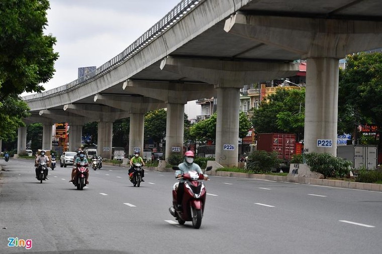 Xe cộ thưa thớt ngày đầu Hà Nội nới lỏng giãn cách ảnh 13