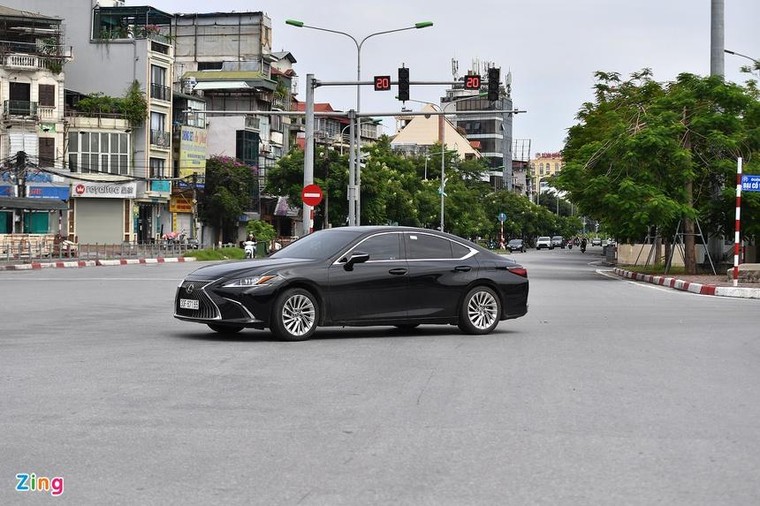 Xe cộ thưa thớt ngày đầu Hà Nội nới lỏng giãn cách ảnh 4