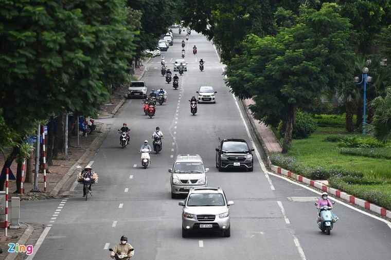 Xe cộ thưa thớt ngày đầu Hà Nội nới lỏng giãn cách ảnh 5