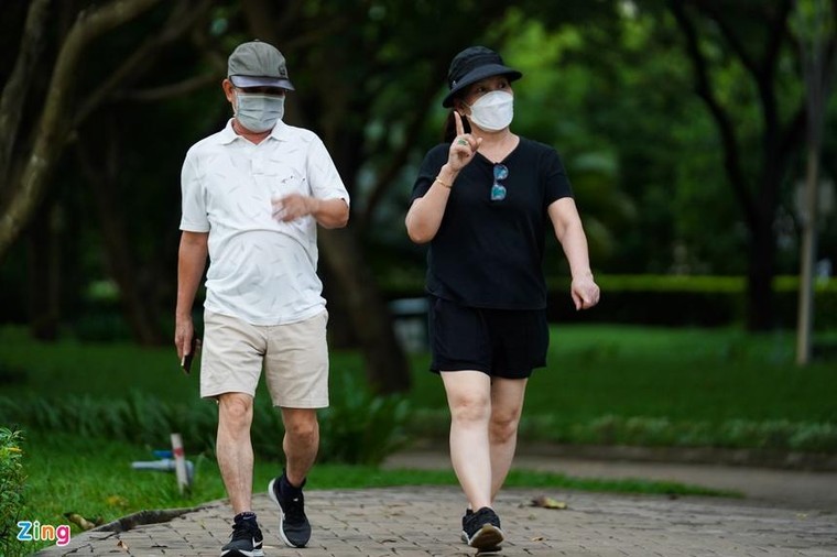 Người dân quận 7 tập thể dục ở công viên sau nhiều tháng giãn cách ảnh 8