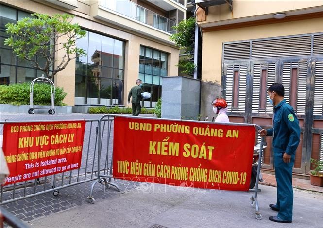 Hà Nội phong tỏa nhiều nơi do liên quan đến các ca mắc COVID-19 ảnh 3