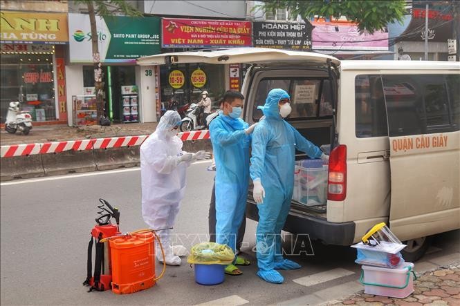 Hà Nội phong tỏa nhiều nơi do liên quan đến các ca mắc COVID-19 ảnh 5