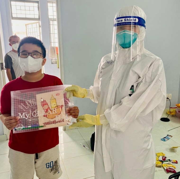 Học trò F0 và những giáo viên bất đắc dĩ ở Bệnh viện dã chiến số 4 ảnh 2