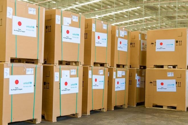 Việt Nam tiếp nhận 300 tủ bảo quản vaccine do Nhật hỗ trợ ảnh 1