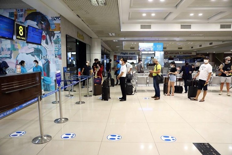 Hình ảnh chính thức mở lại chuyến bay thương mại Hà Nội-TP.HCM ảnh 4