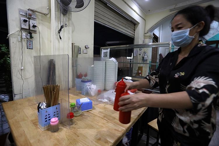 Chủ quán Hà Nội tất bật dọn dẹp để mở cửa trở lại ảnh 5