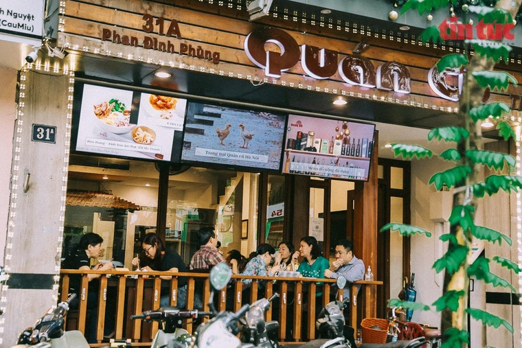 Người dân háo hức đến quán cafe sau nhiều tháng giãn cách xã hội ảnh 5