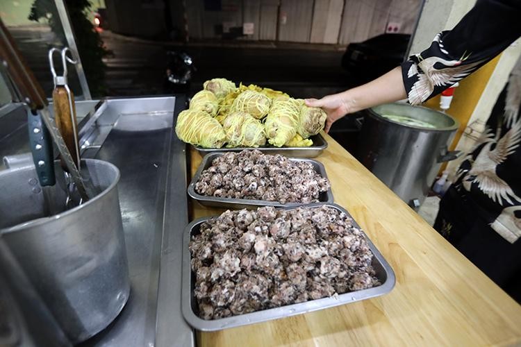 Chủ quán Hà Nội tất bật dọn dẹp để mở cửa trở lại ảnh 7